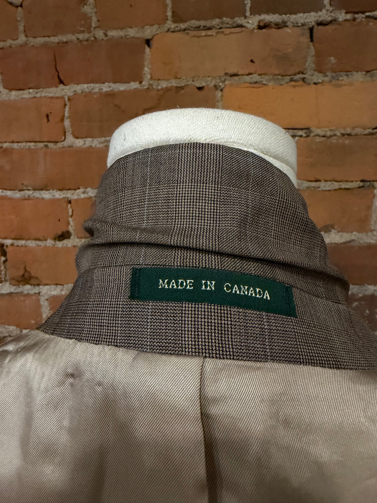 90s Lauren Ralph Laure light weight wool blazer. Made in Canada. Fits S-L