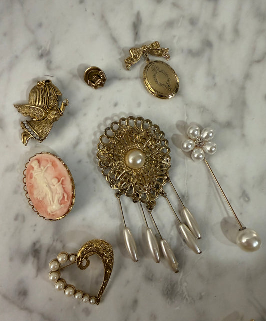 Brooch pack