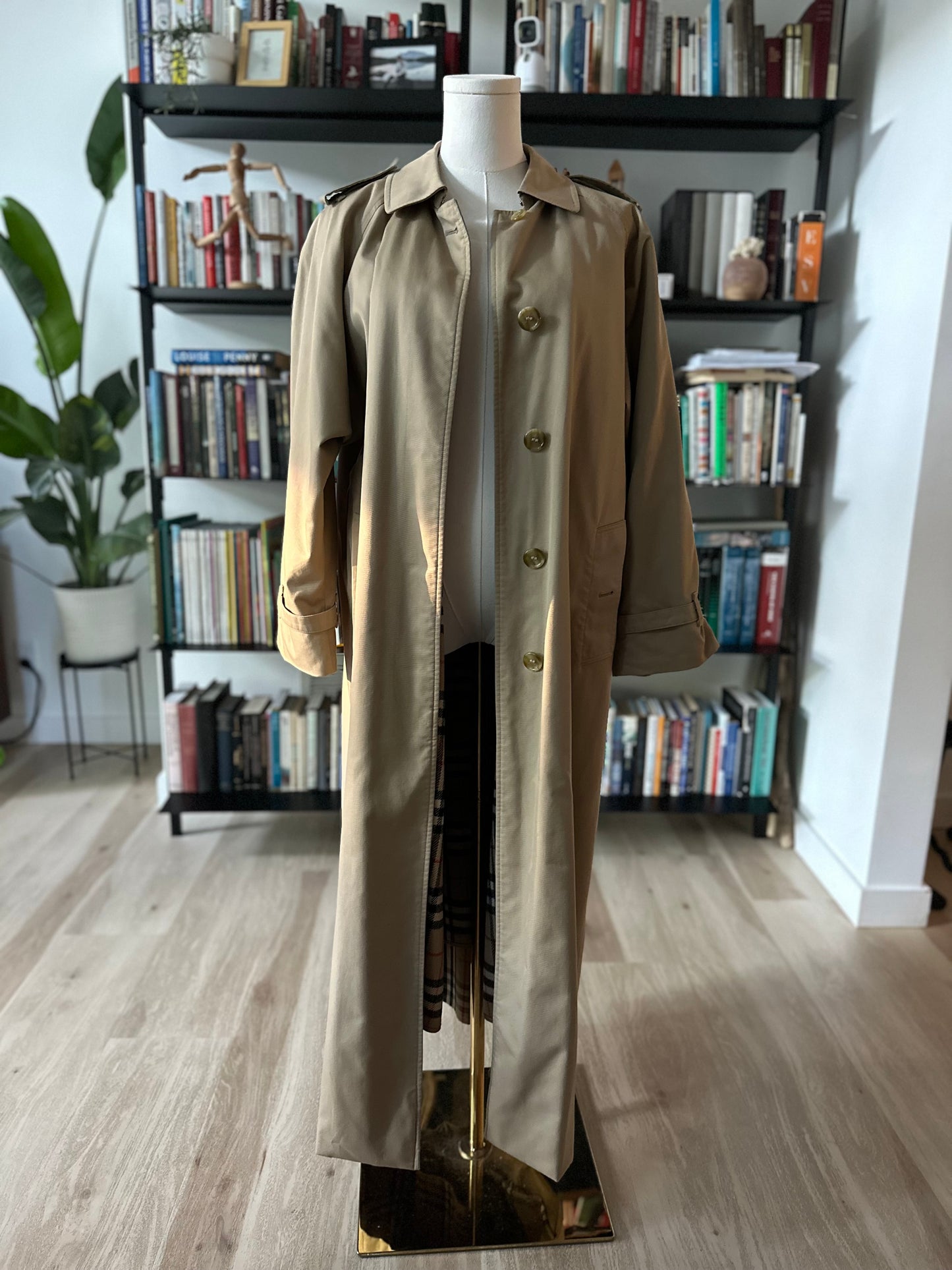 90s Burberry trench. Size XX-Long. Missing belt
