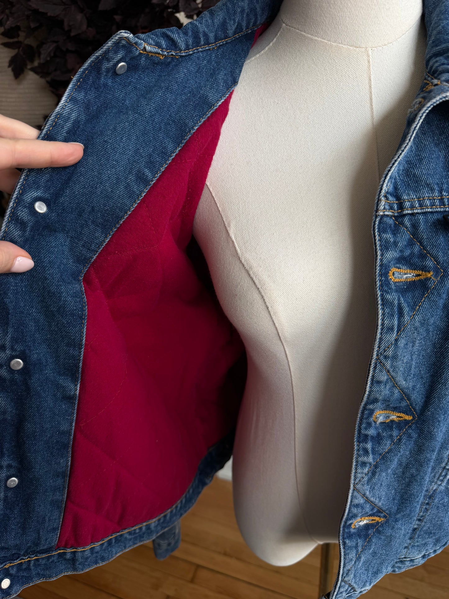90s Polo Jeans Co denim insulated jacket with red lining. Fits XXS-S