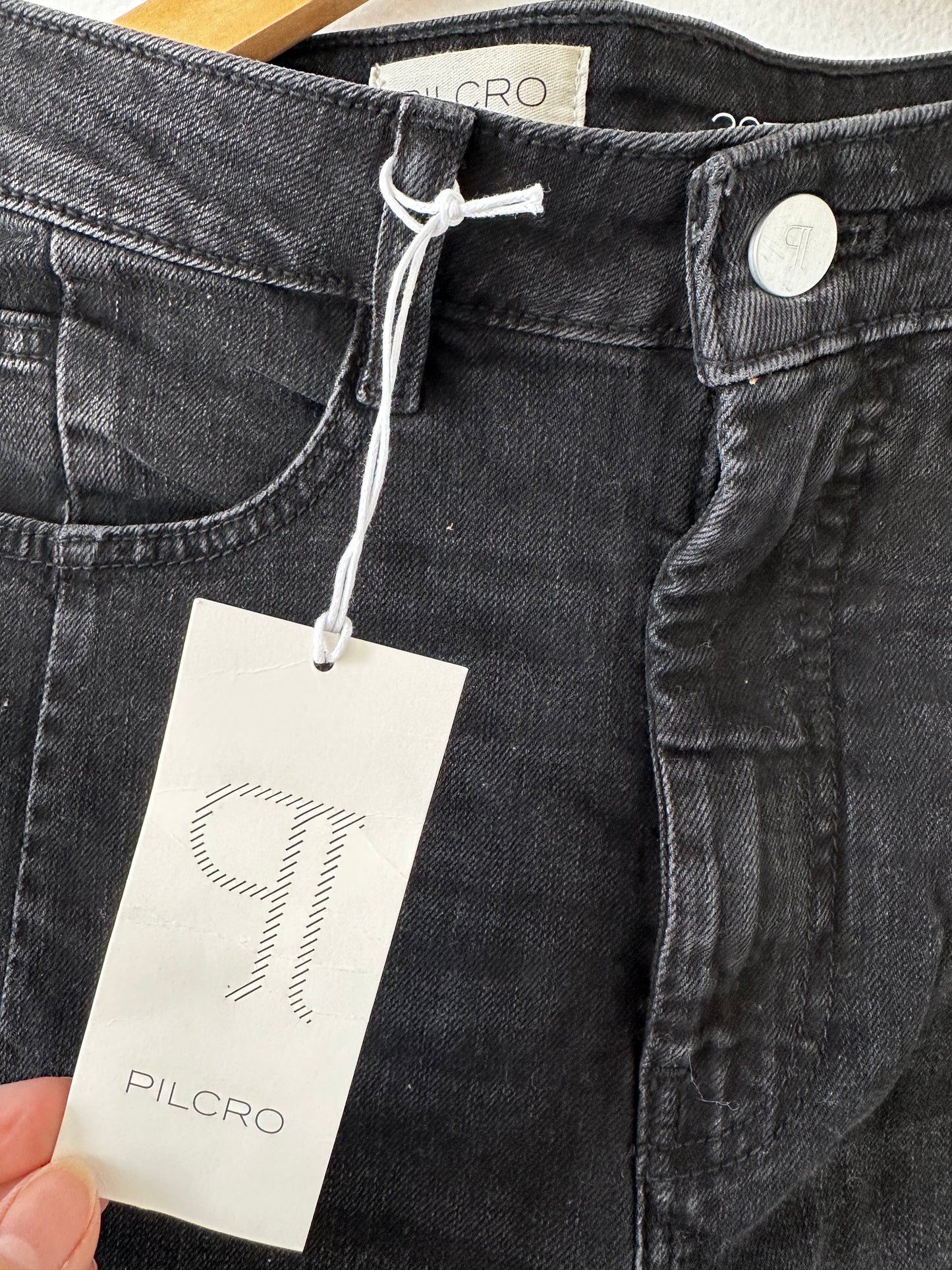 Anthropologie Pilcro Kenna barrel leg jeans. Size 29T