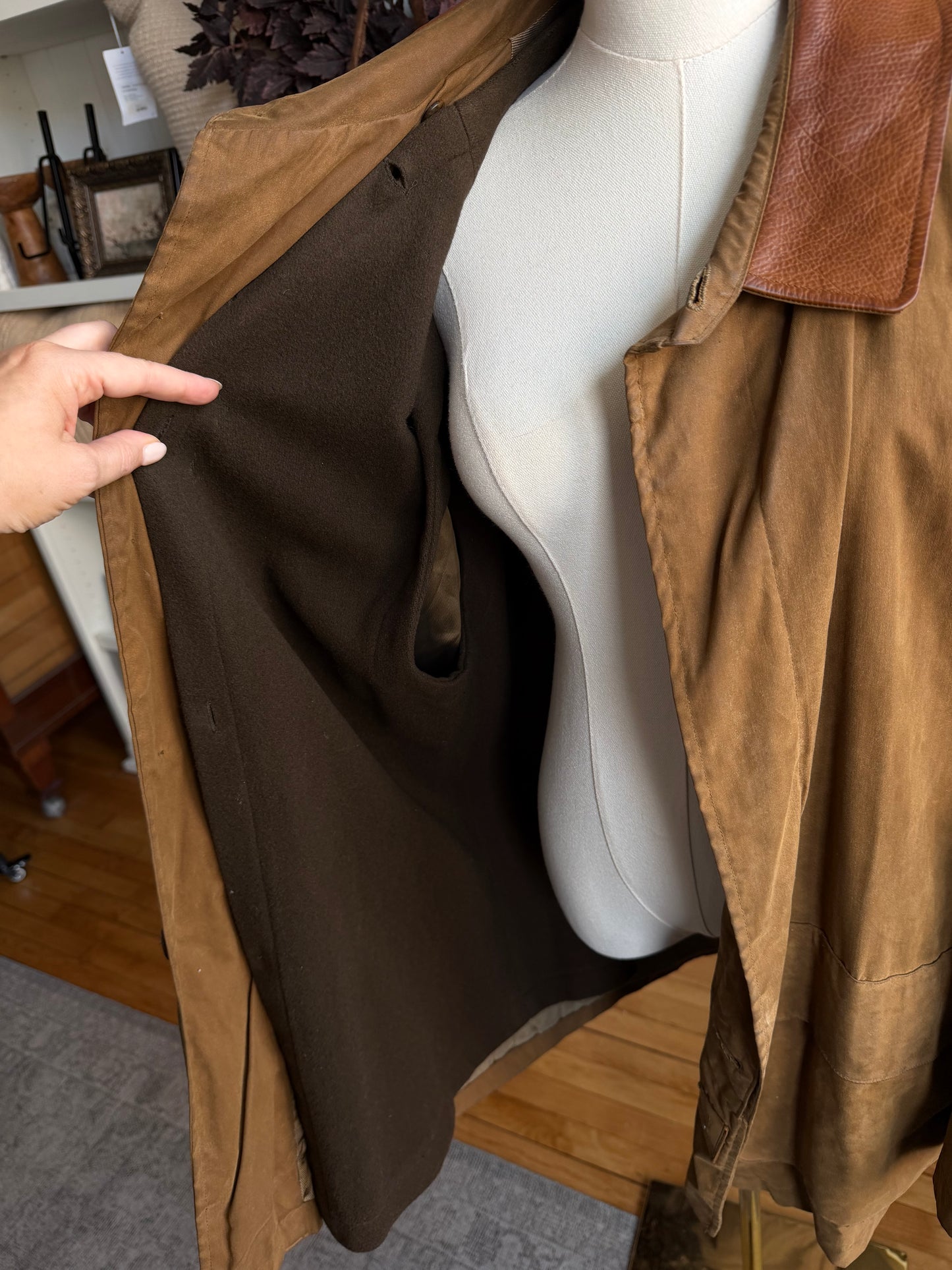 90s McKenzie Tribe waxed cotton jacket with leather collar and button out wool liner. Made in the USA. Fits M-XL