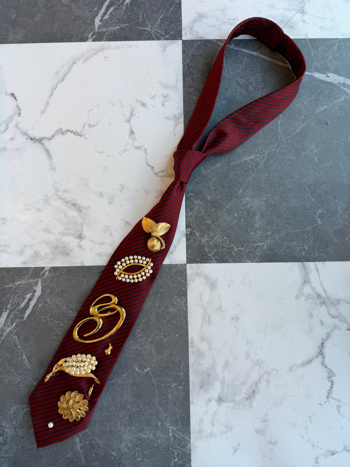 Vintage Burberry brooch tie