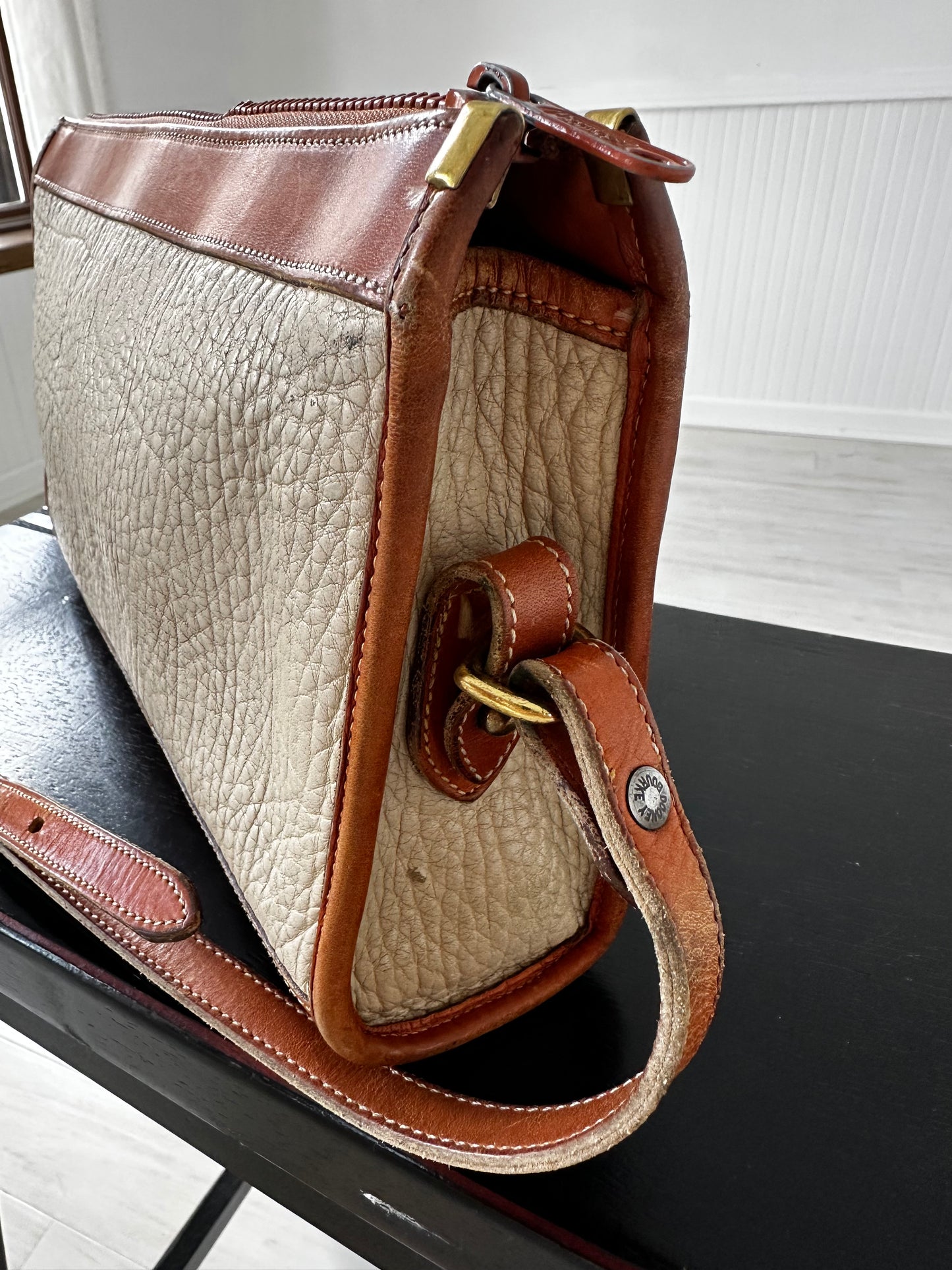 80s/90s Dooney and Bourke zip top crossbody in cream