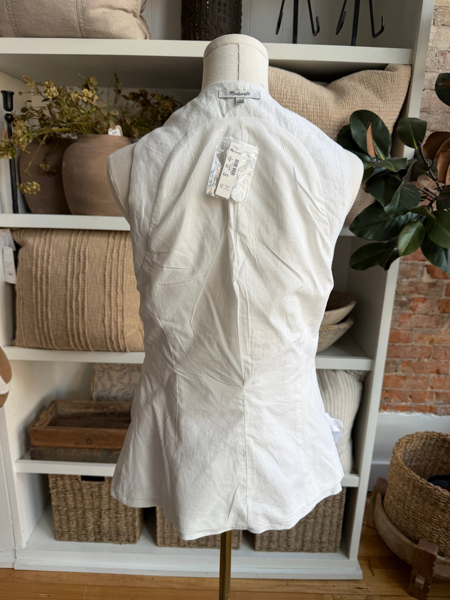Madewell white linen vest. Size 8. NWT