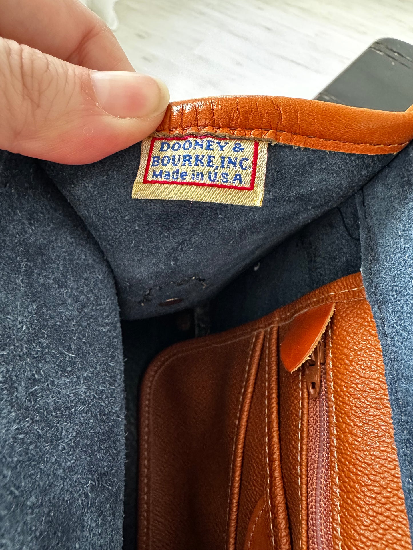 90s Dooney & Bourke large Essex bag in navy