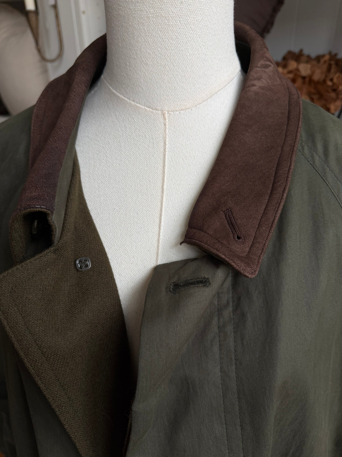 90s London Fog green trench with leather collar and zip out wool lining. Made in the USA. Fits M-XL