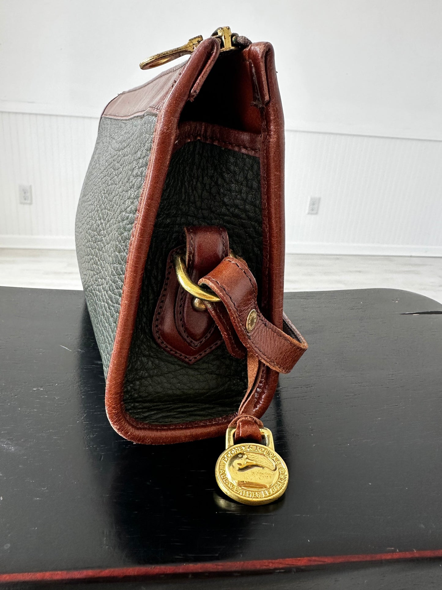 90s Dooney and Bourke zip top crossbody in dark hunter green