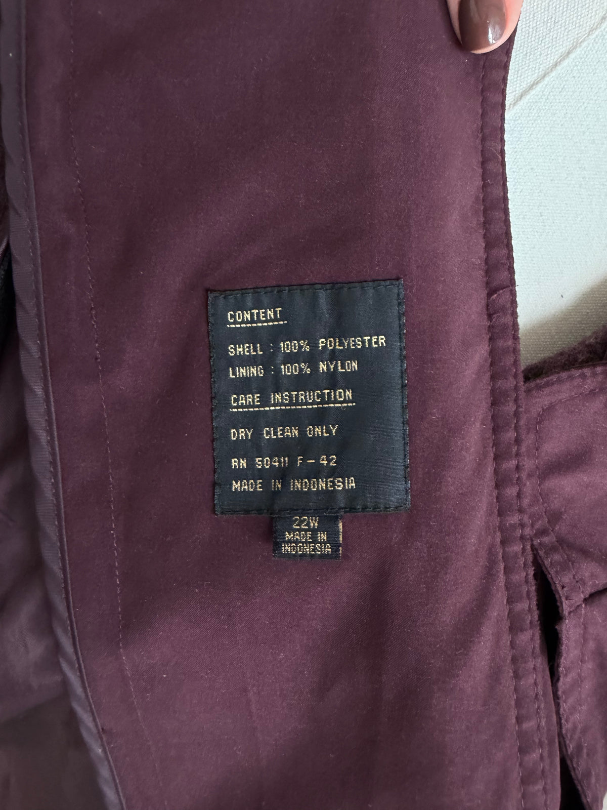 90s Fleet Street burgundy trench. Fits M-XL