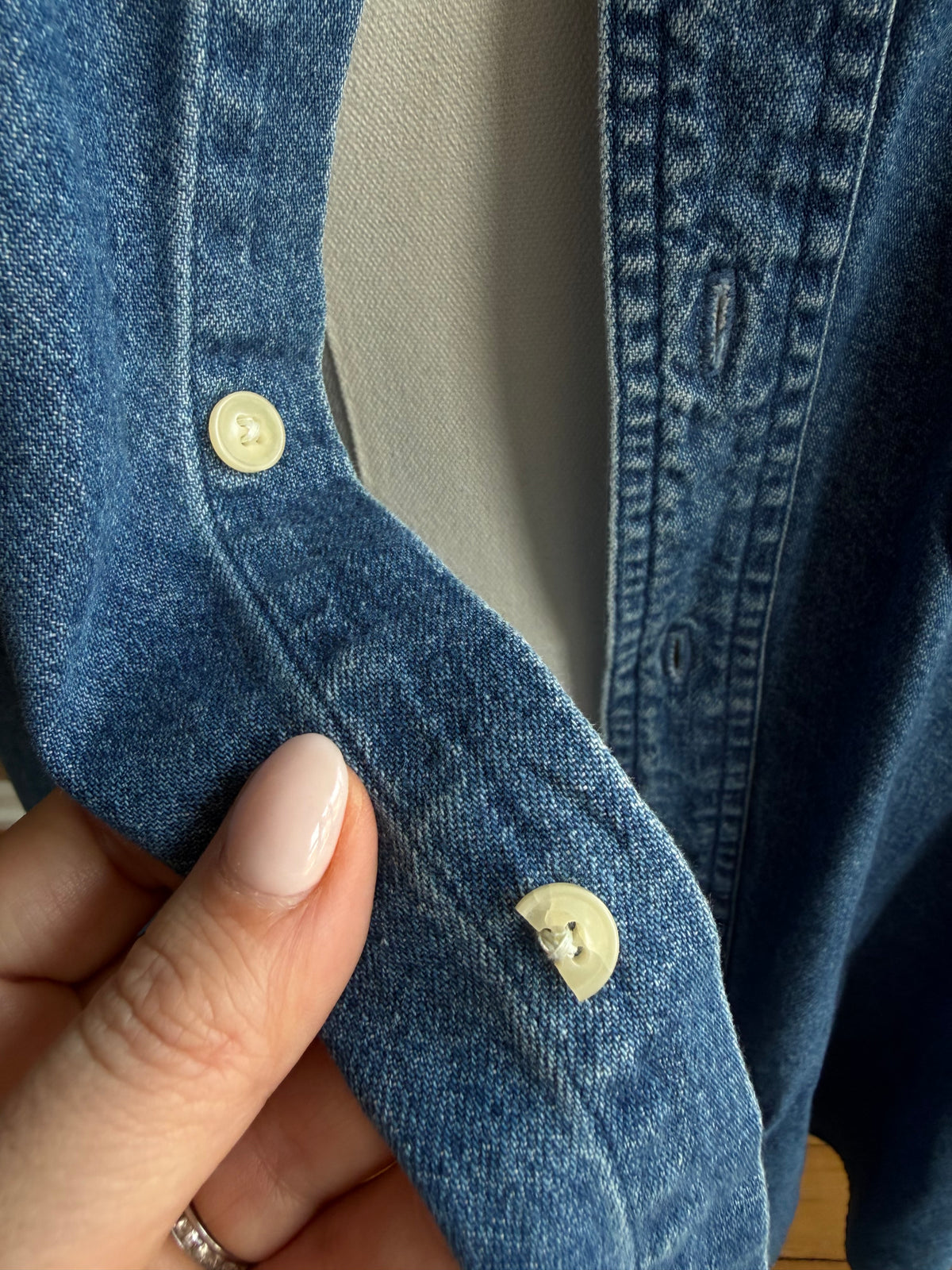 90s Chaps Ralph Lauren denim button down. Fits M-XL