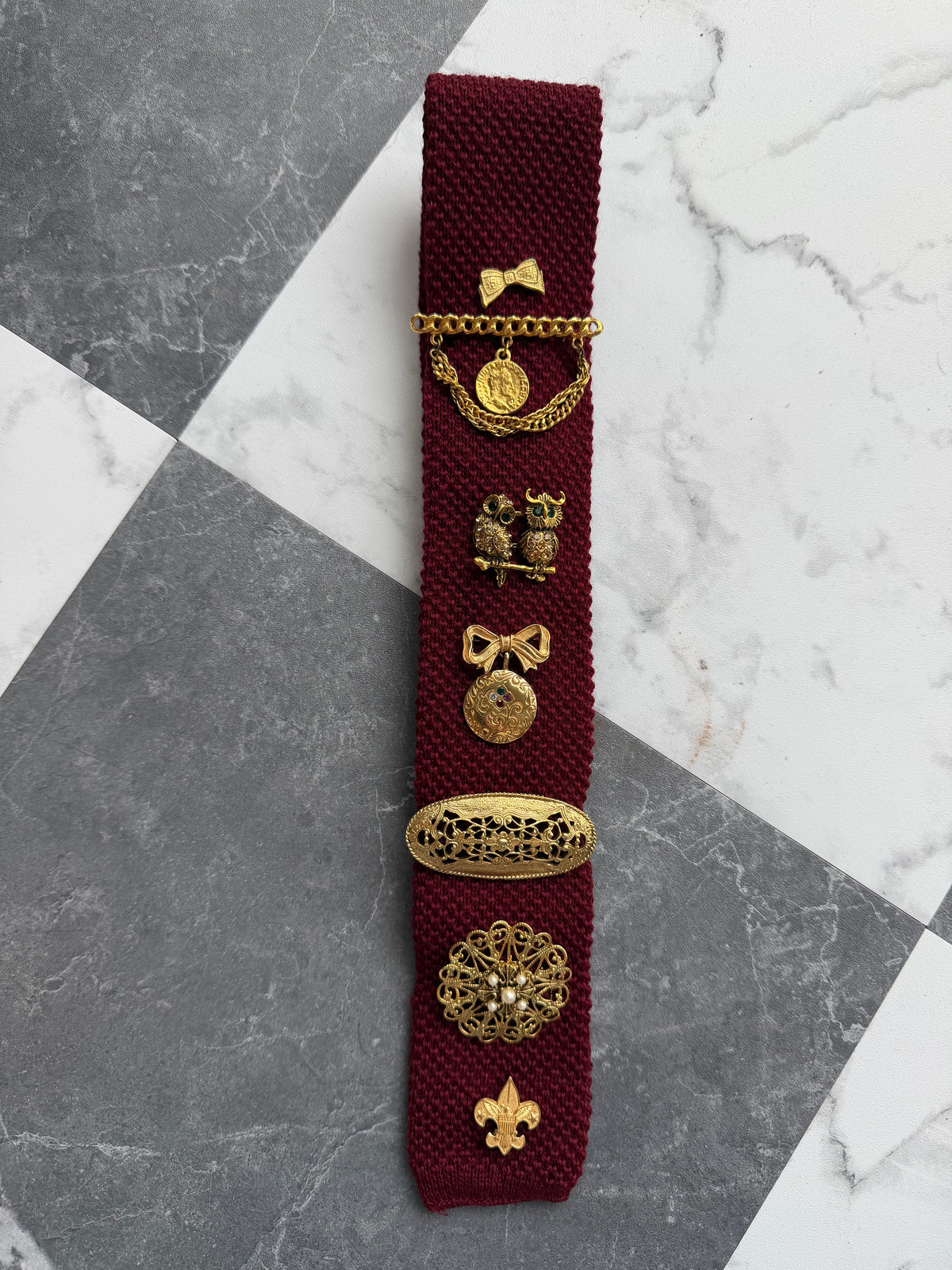 Brooch tie