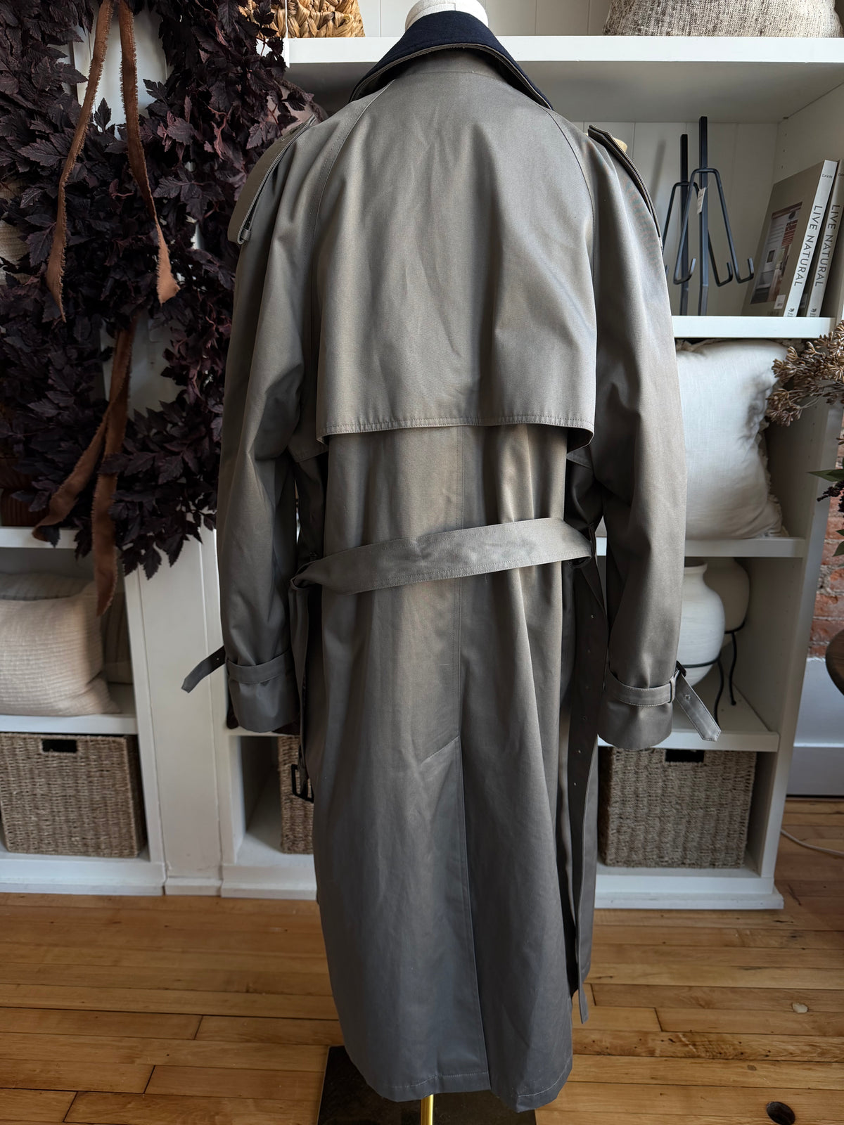90s Chaps Ralph Lauren green trench with removable wool lining and collar. Fits M-XL