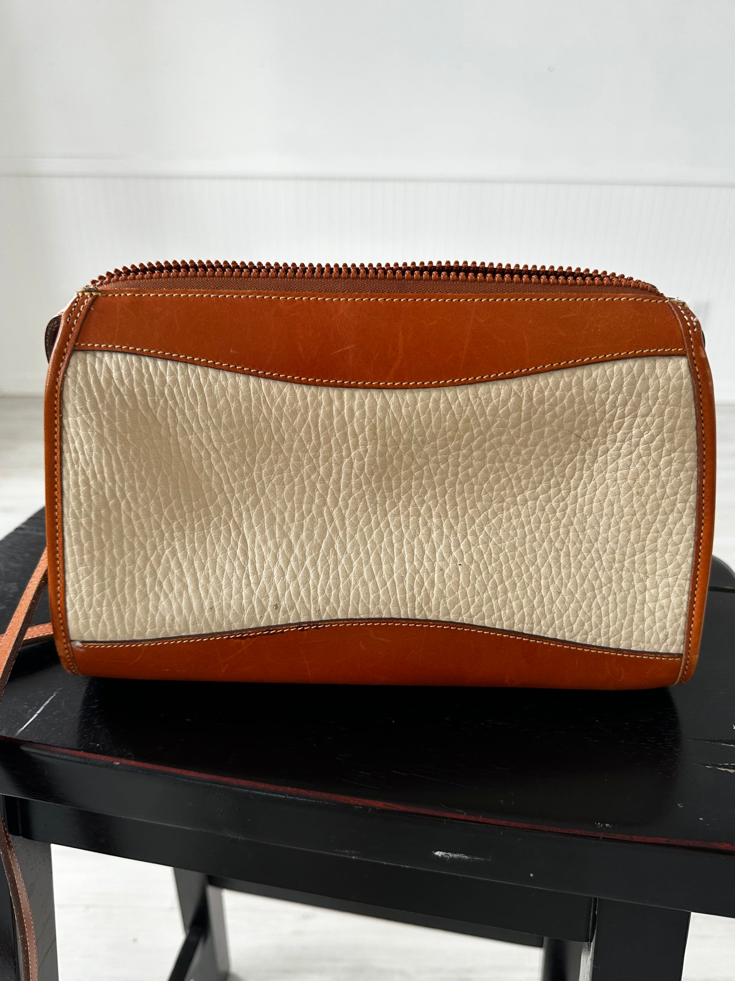 90s Dooney and Bourke zip top crossbody in cream