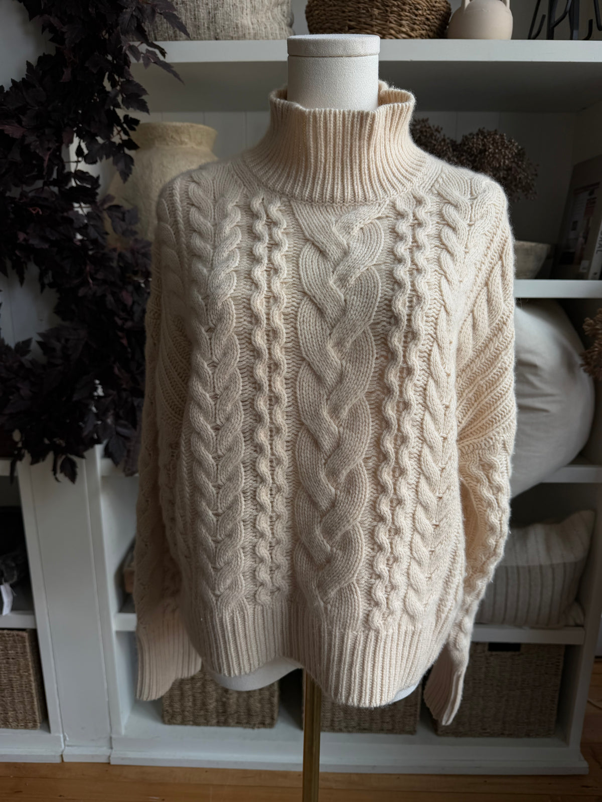 JCrew Cashmere cable knit sweater in cream. Size L