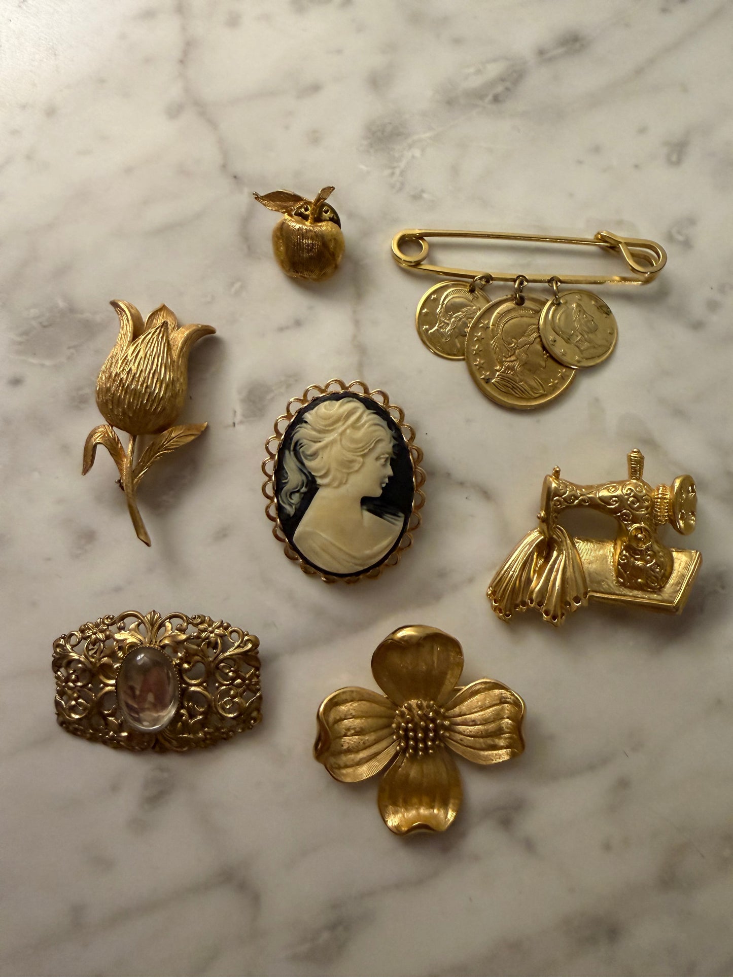 Vintage brooch pack