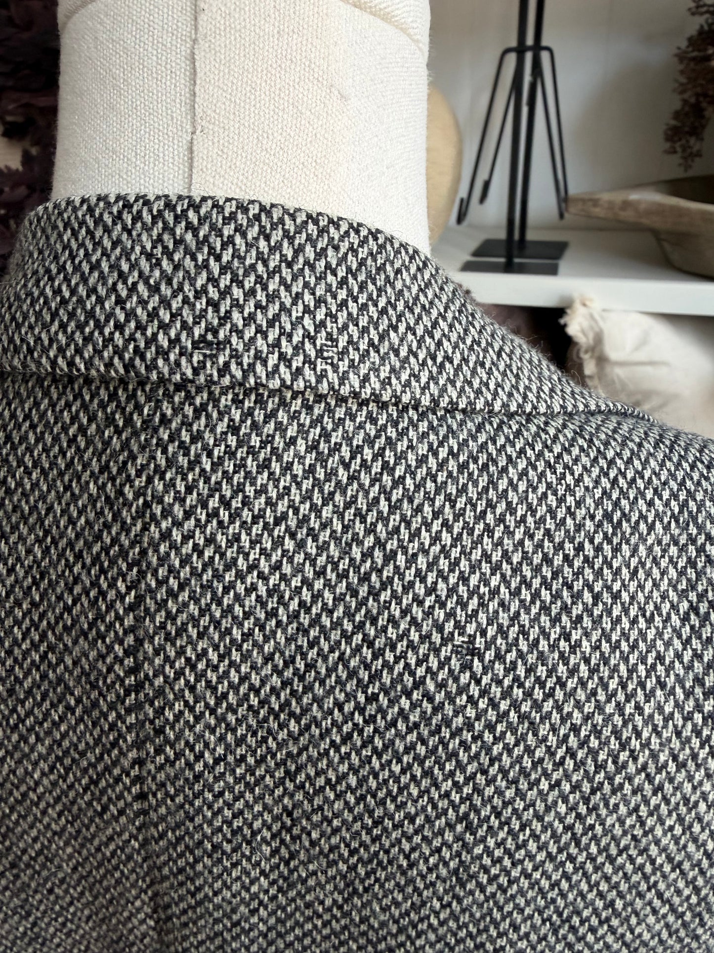 90s Burberrys wool tweed blazer. Made in the USA. Fits S-L