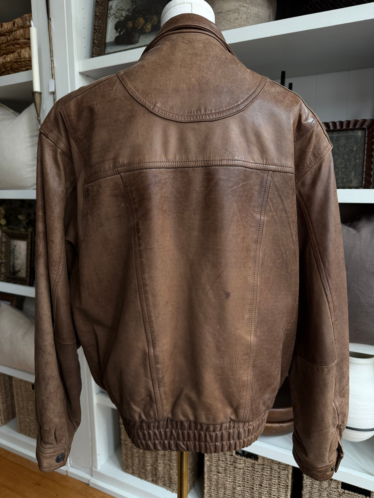 90s Wilson Adventure Bound leather bomber. Fits S-L