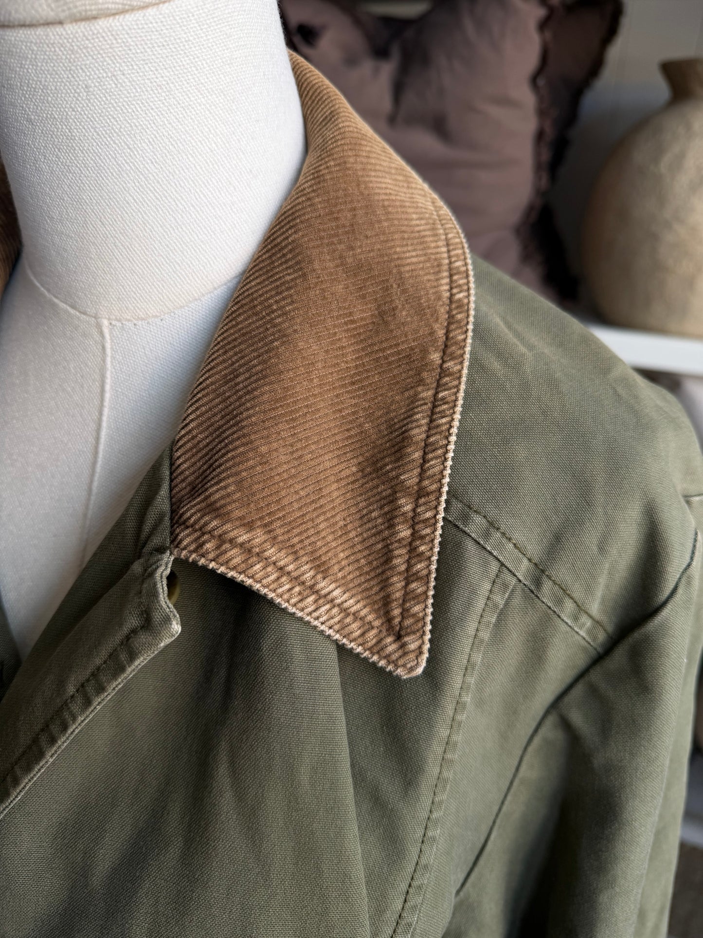 90s LL Bean green barn coat with brown corduroy collar. Fits M-XL