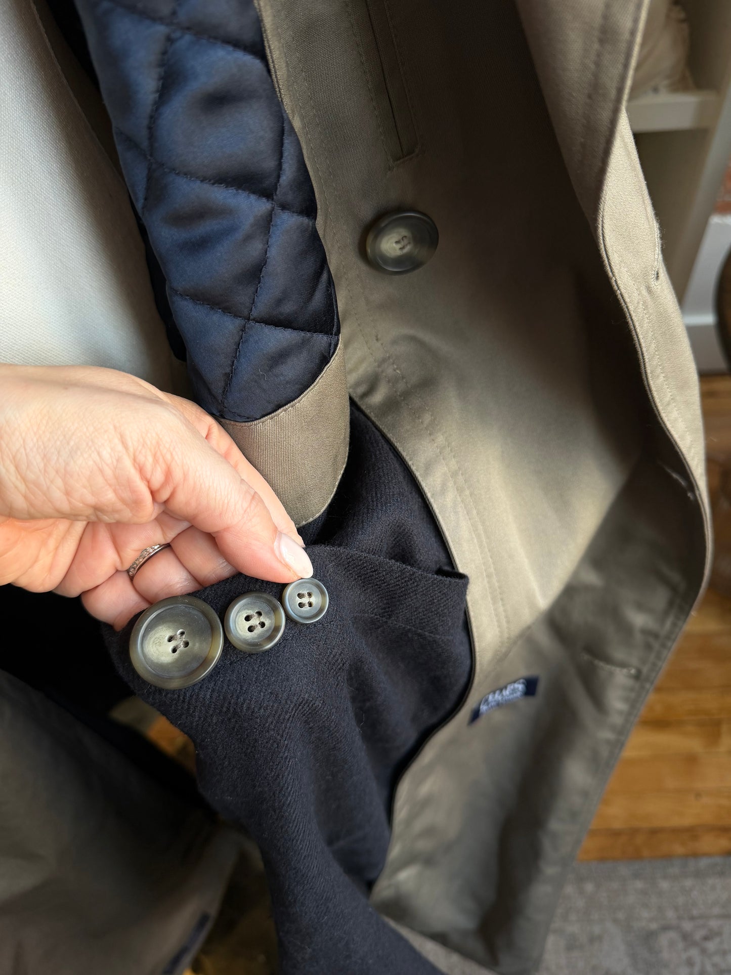 90s Chaps Ralph Lauren green trench with removable wool lining and collar. Fits M-XL