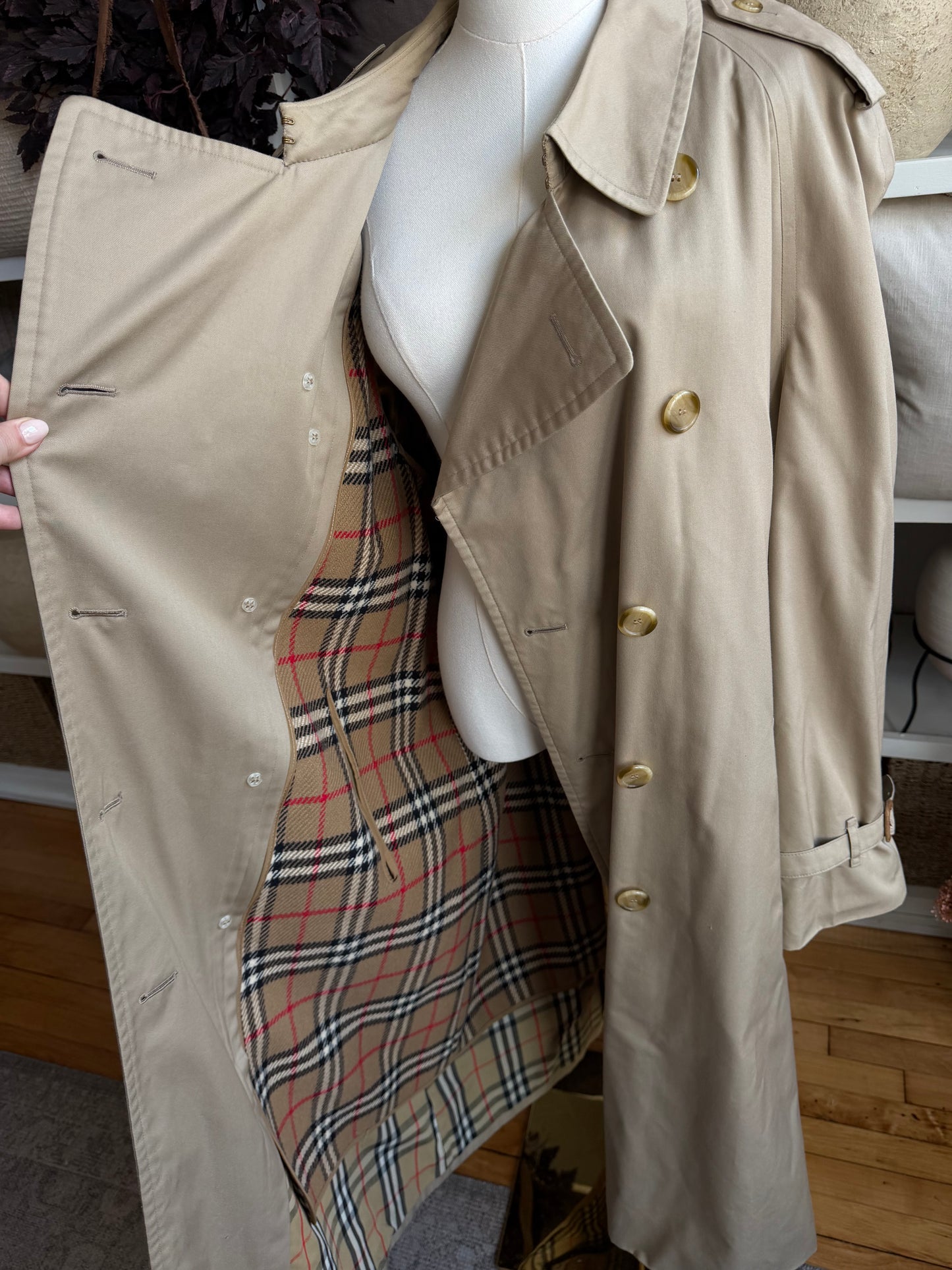 Vintage Burberry khaki trench with zip out wool lining. Fits M-XL
