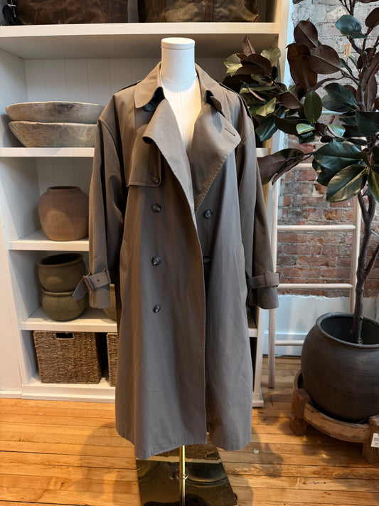 80s London Fog taupe trench with zip out plaid wool lining. Made in the USA