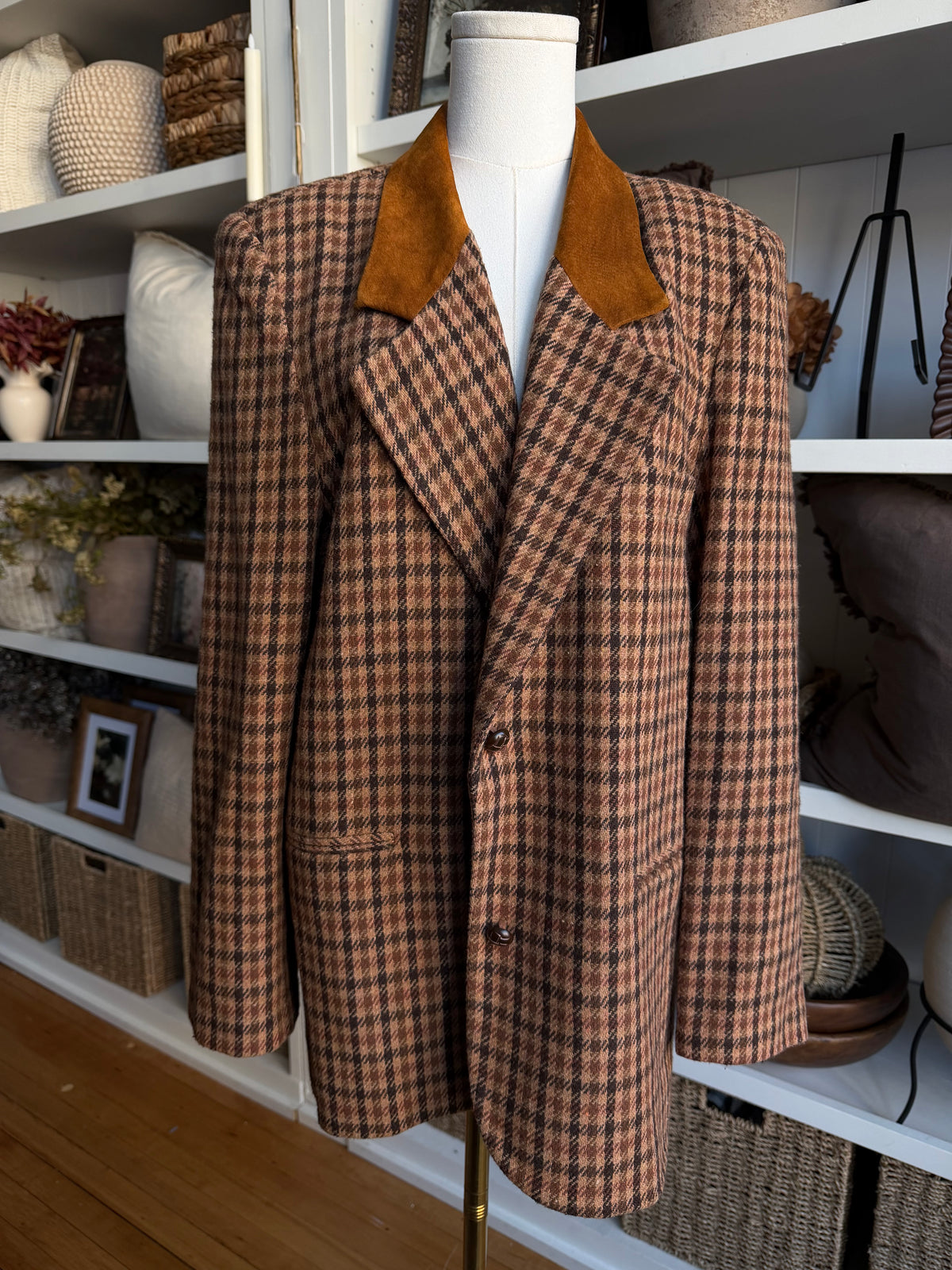 90s Brandon Thomas tweed blazer with suede collar. Fits S-L