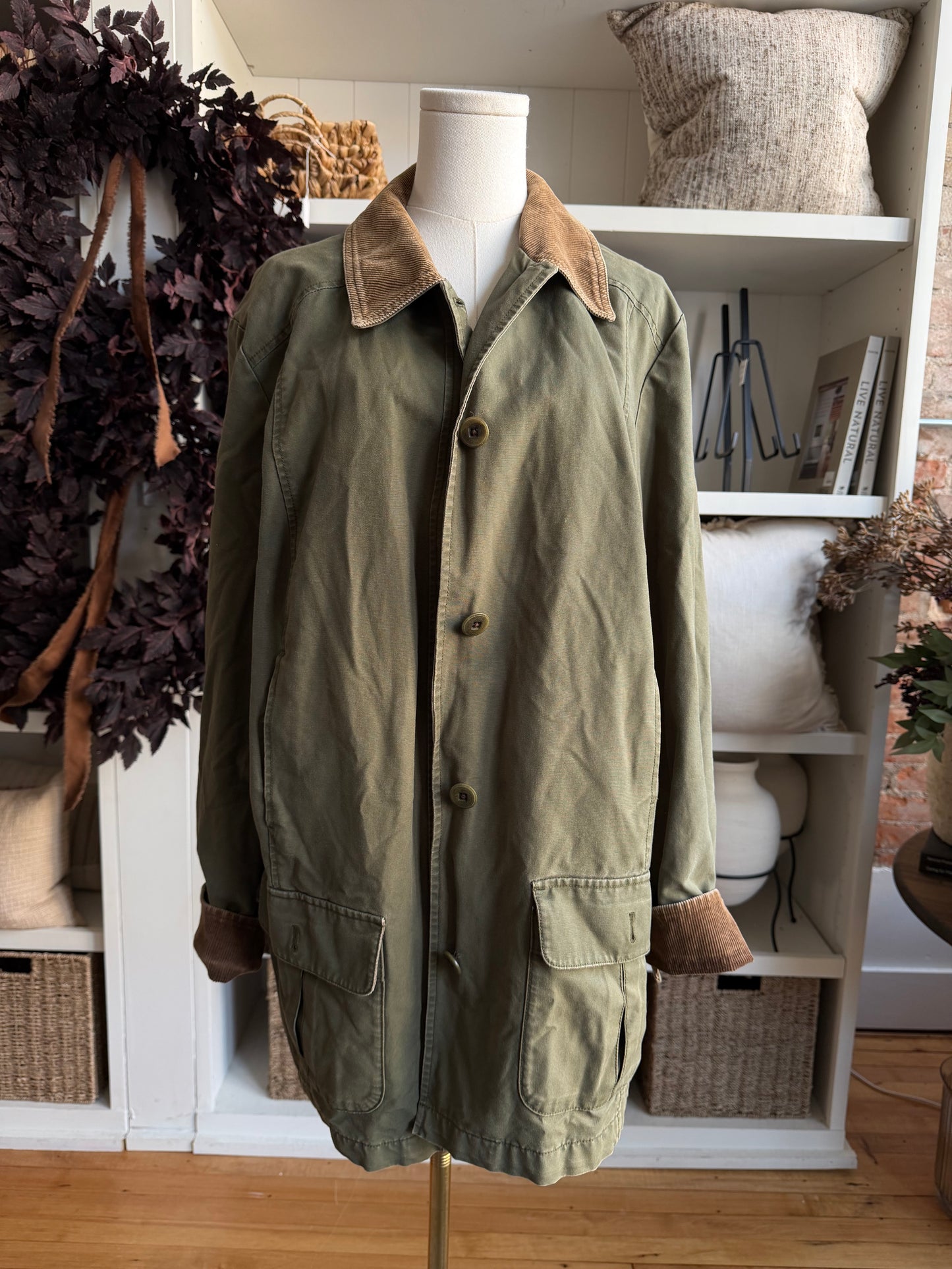 90s LL Bean green barn coat with brown corduroy collar. Fits M-XL