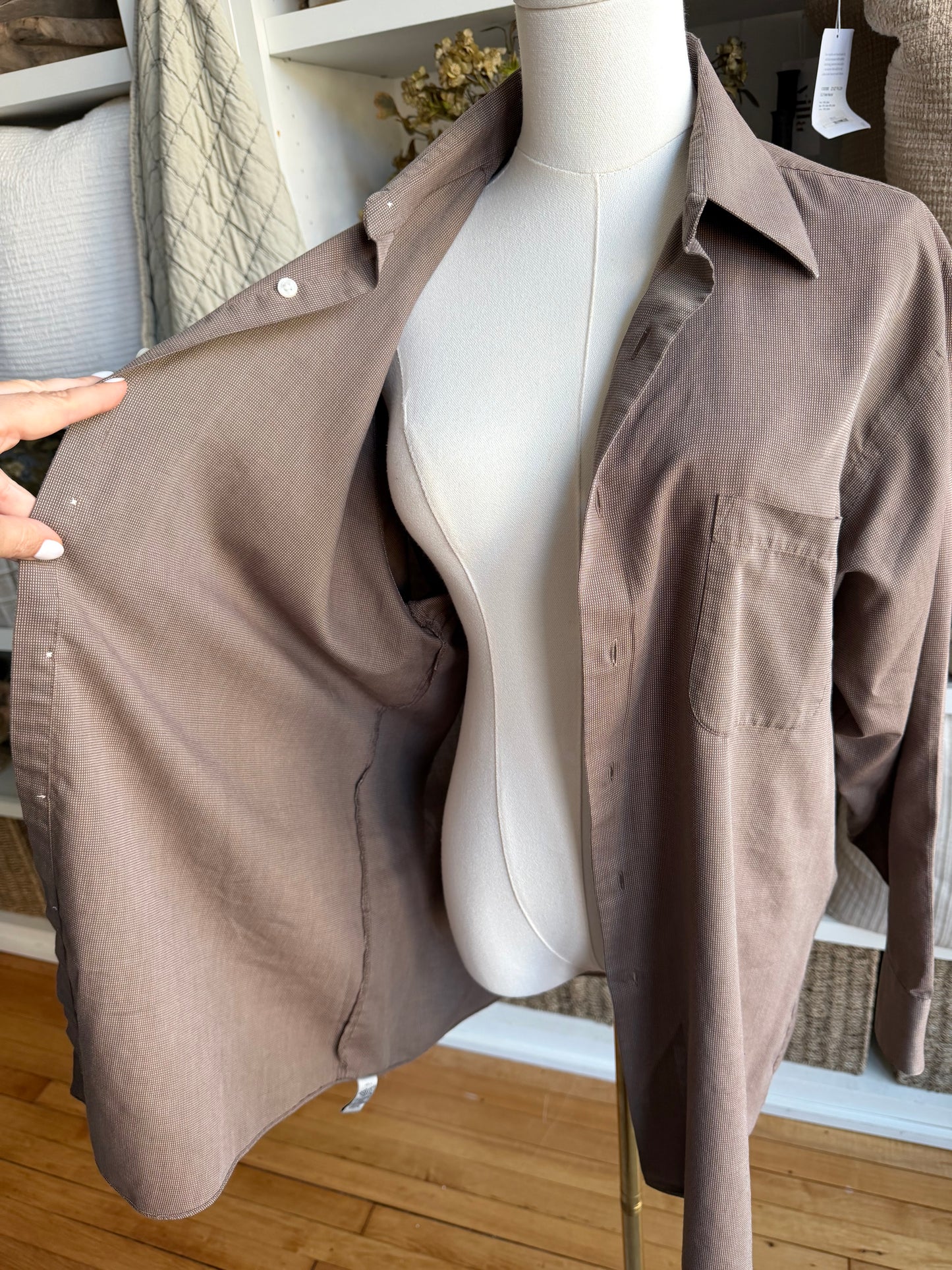90s Geoffrey Beene brown cotton button down. Made in Hong Kong