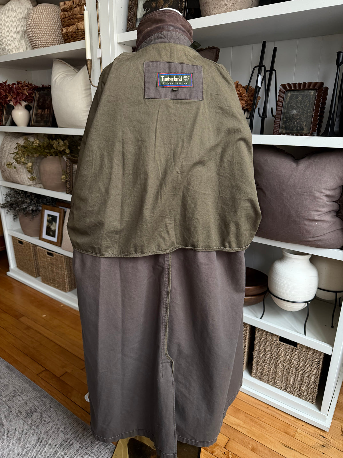 90s Timberland trench with leather collar. Made in Hong Kong. Fits L-XXL