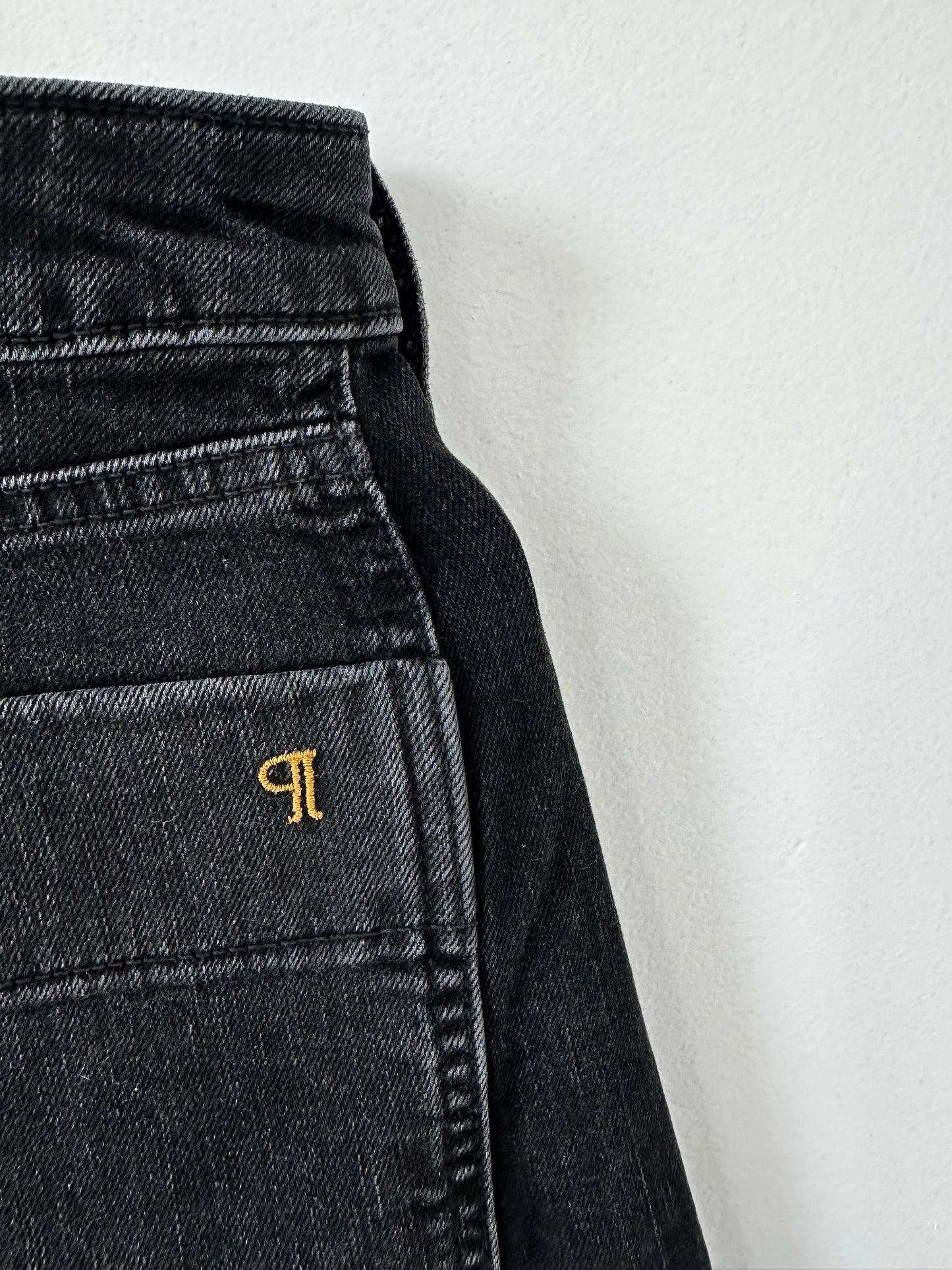 Anthropologie Pilcro Kenna barrel leg jeans. Size 29T
