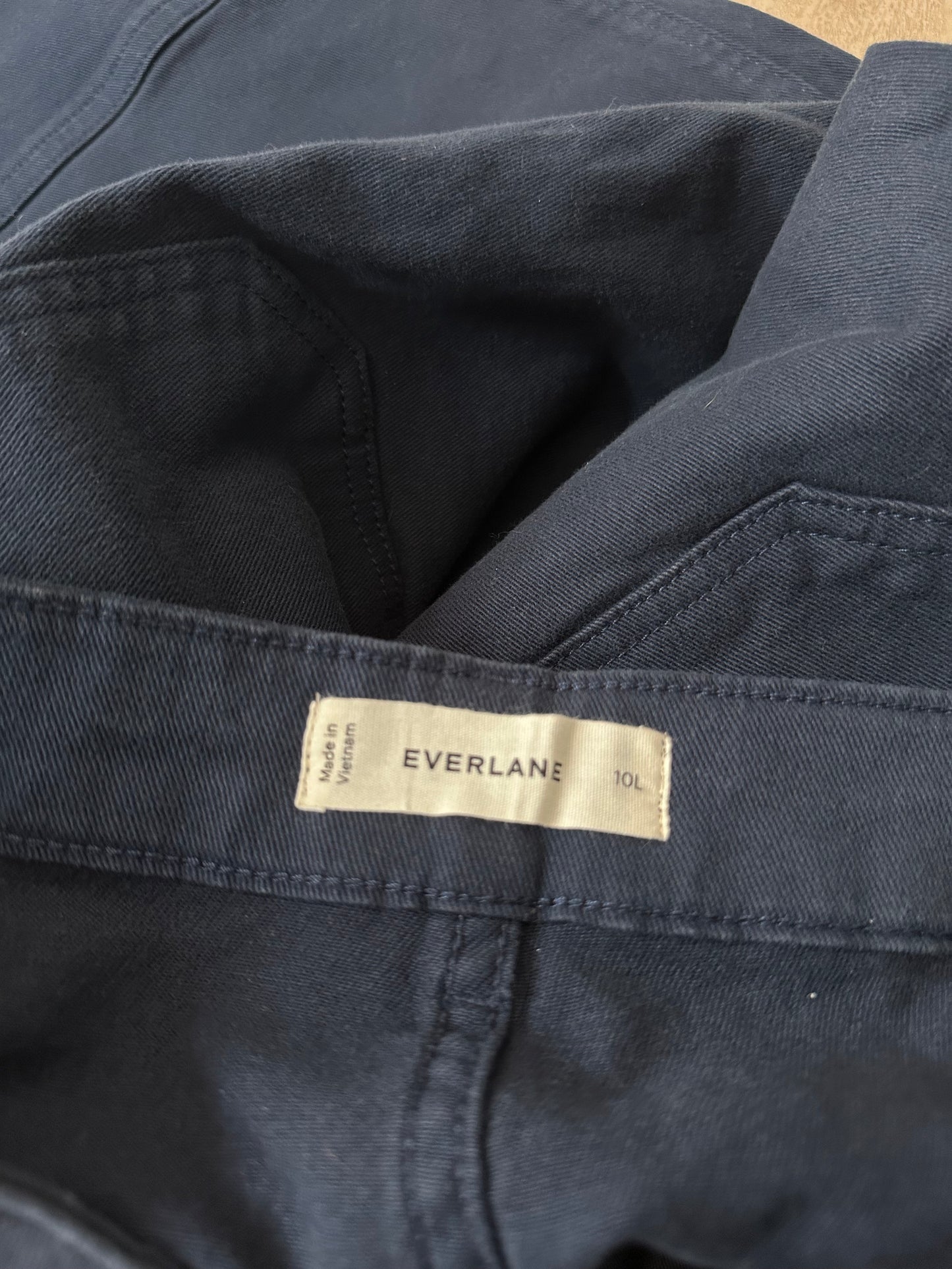 Everlane Utility Barrel Pant in navy size 10 long