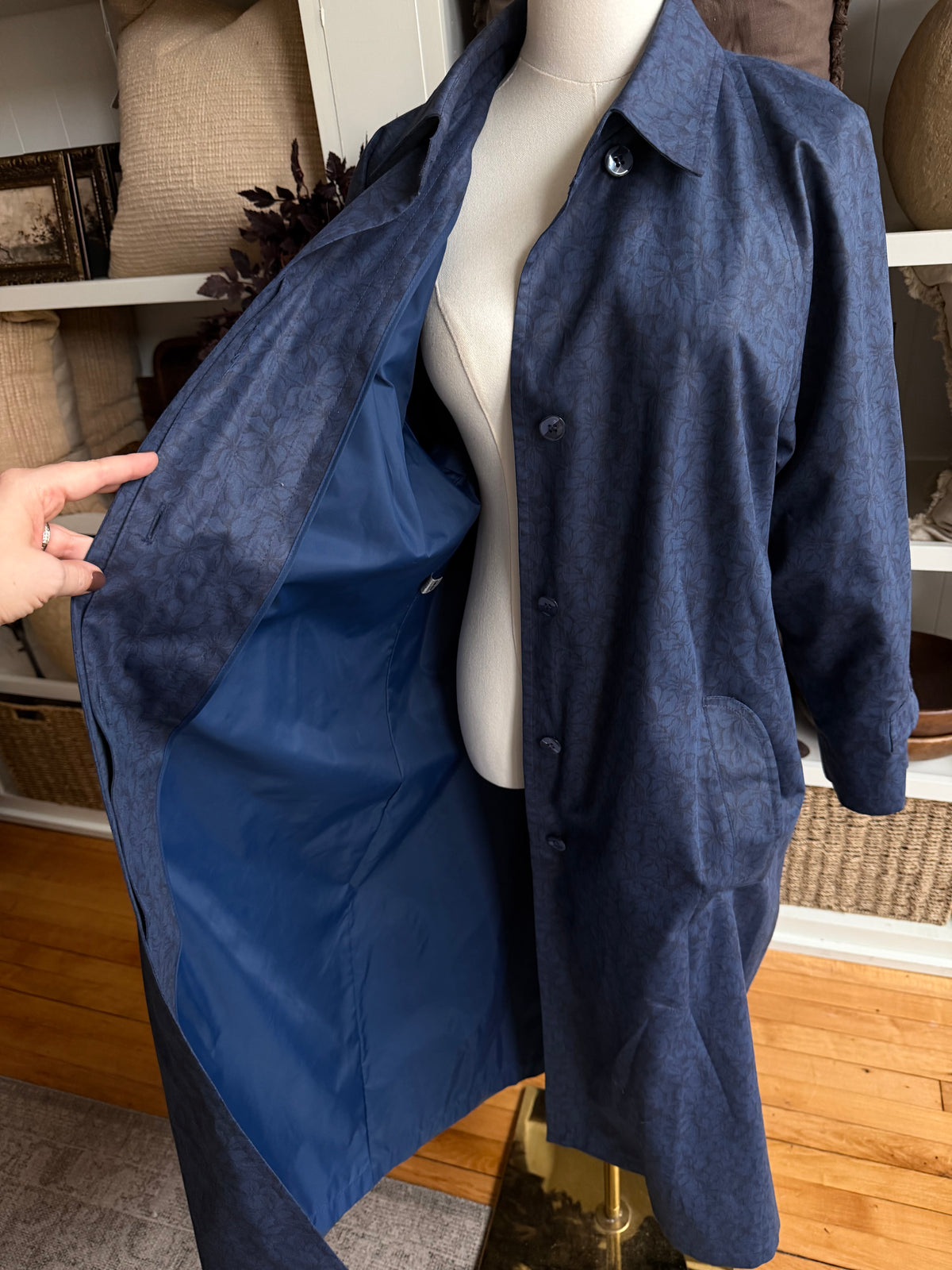 80s London Fog navy floral trench. Made in the USA. Fits S-L petite