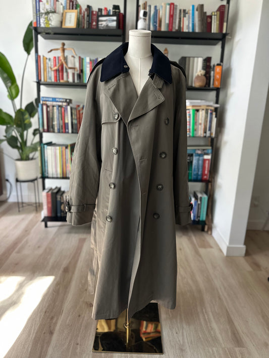 90s Lauren Ralph Lauren trench with removable wool lining and collar.