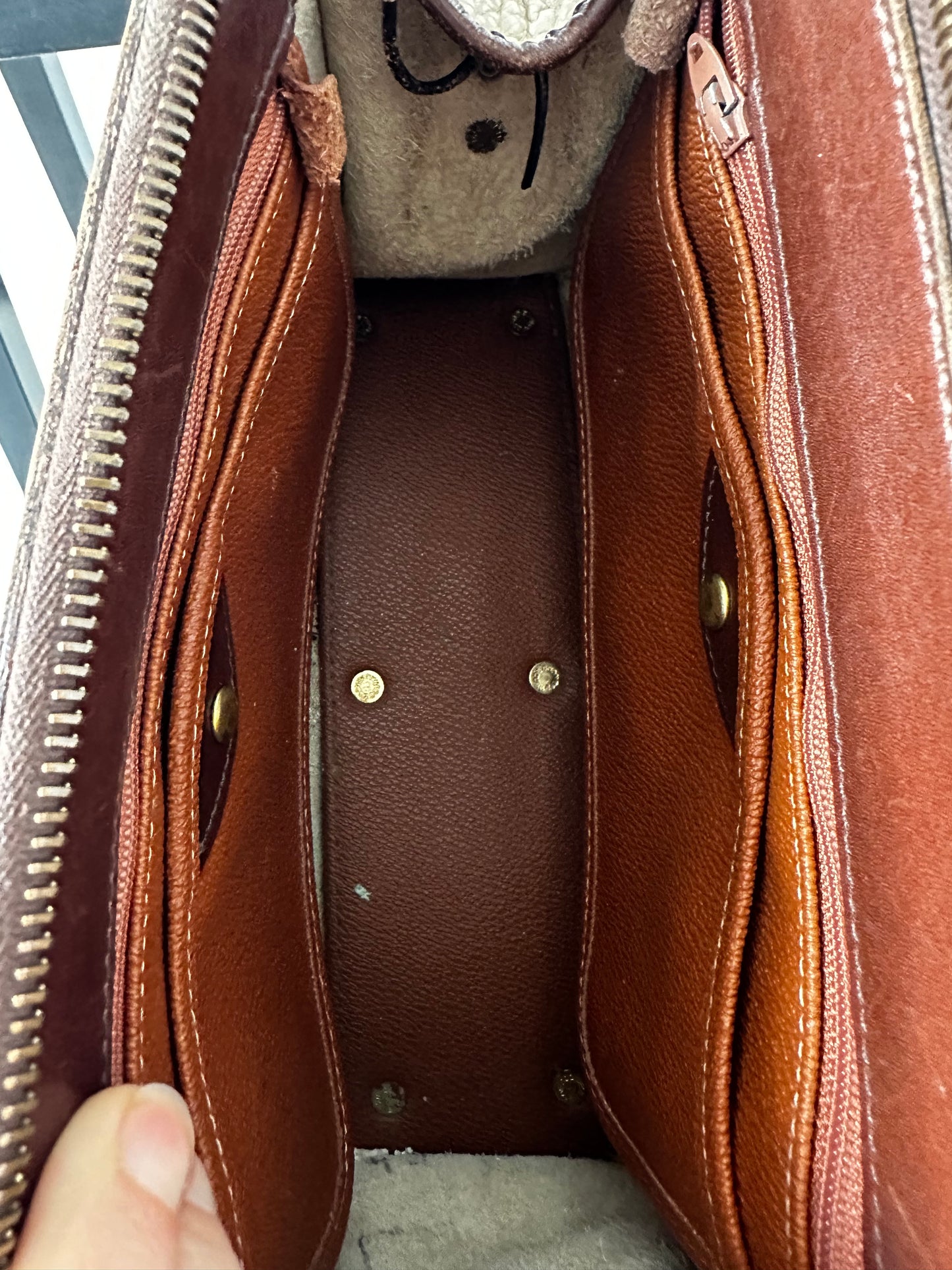 90s Dooney and Bourke zip top satchel in cream