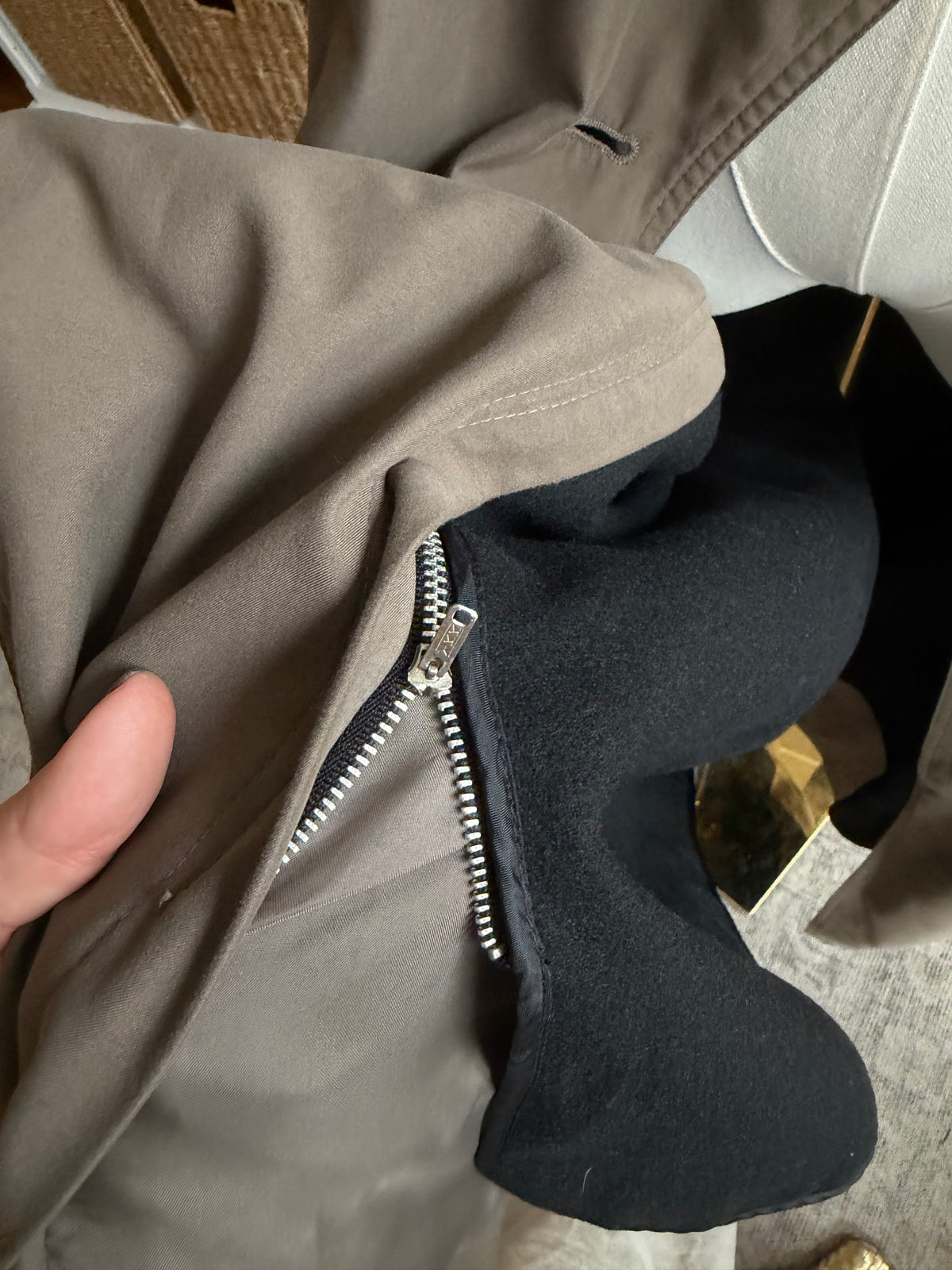 90s Bradley Jons taupe trench. Fits M-XL tall