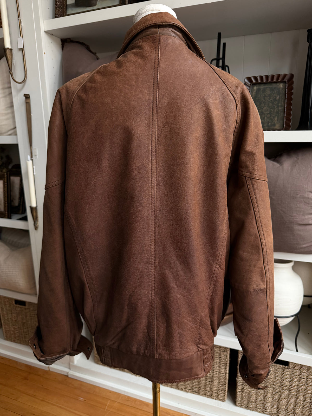 90s Mirage leather bomber. Fits M-XL