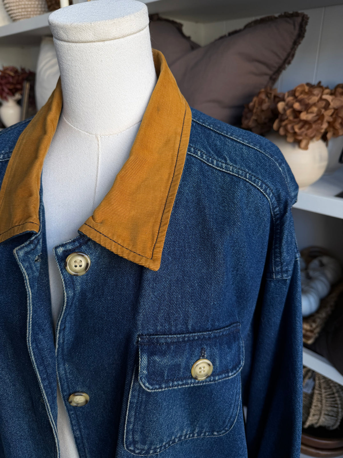 90s Boundary Waters denim barn coat. Fits M-XL tall