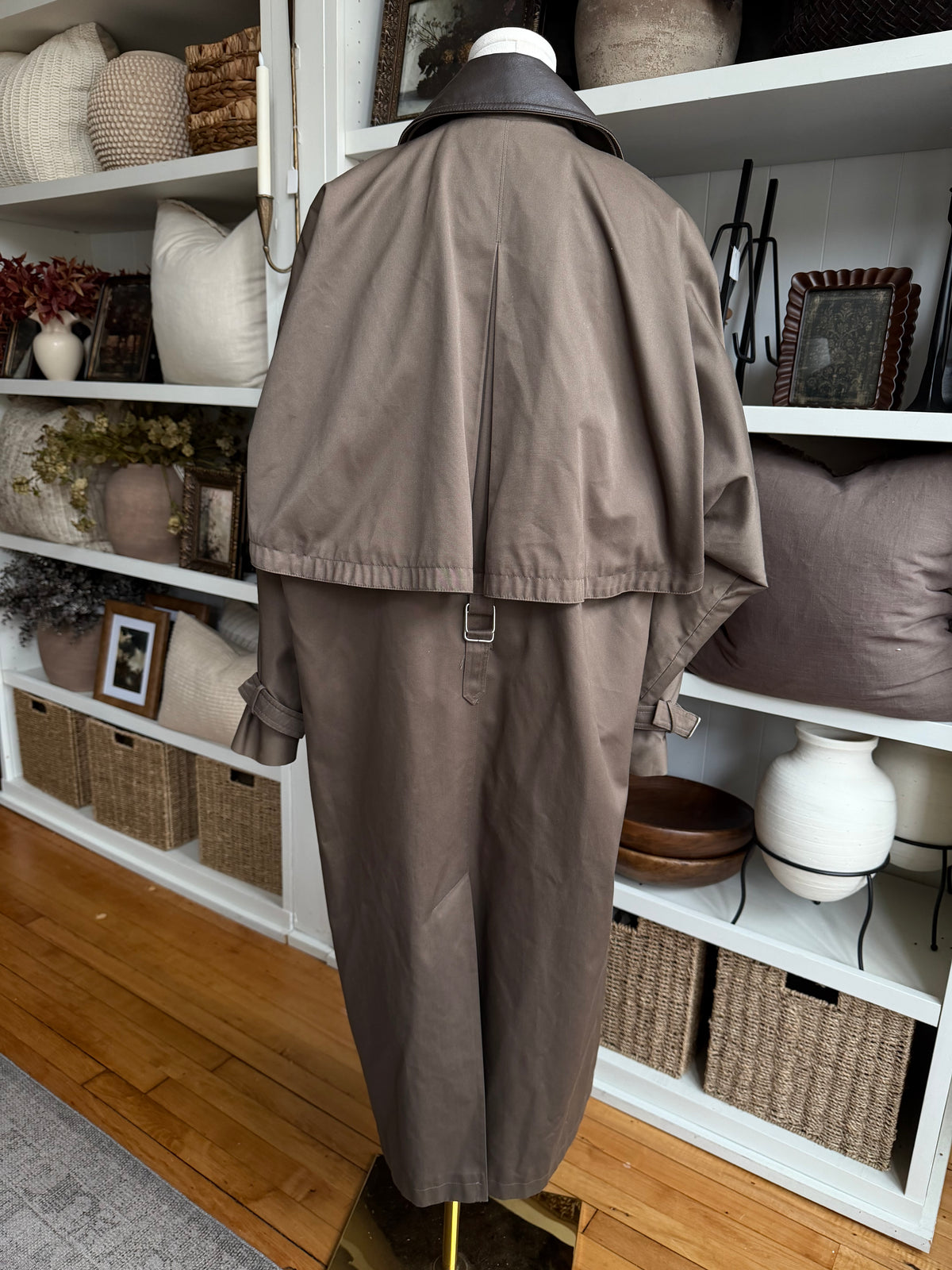 90s La Vogue trench with leather collar. Fits S-L