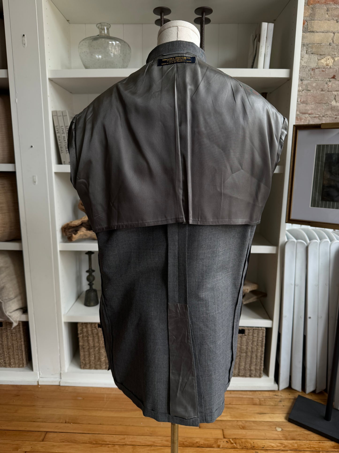 90s Brooks Brothers lightweight wool blazer. Made in the USA