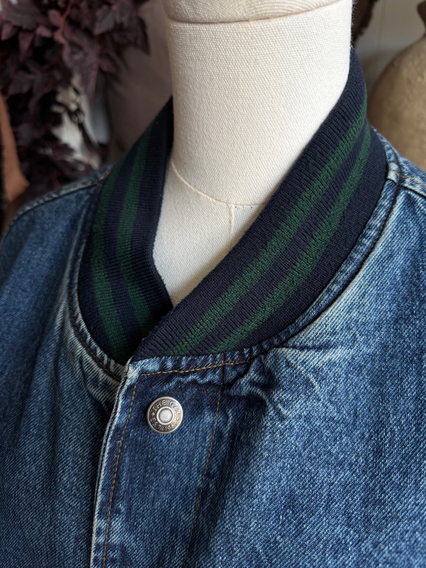 90s Gap denim bomber. Fits S-L