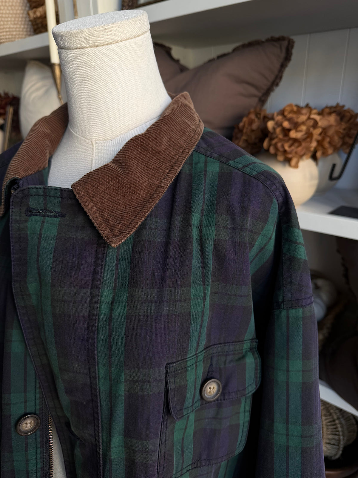 90s Gap black watch plaid barn coat. Fits M-XL