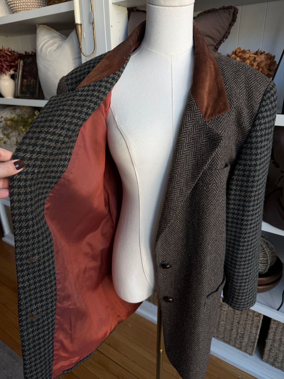 90s JL Colebrook two toned tweed blazer with leather collar. Fits S-L