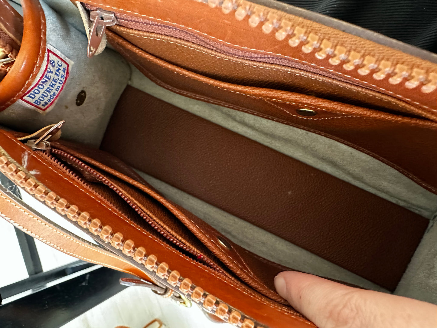 90s Dooney and Bourke zip top crossbody in cream