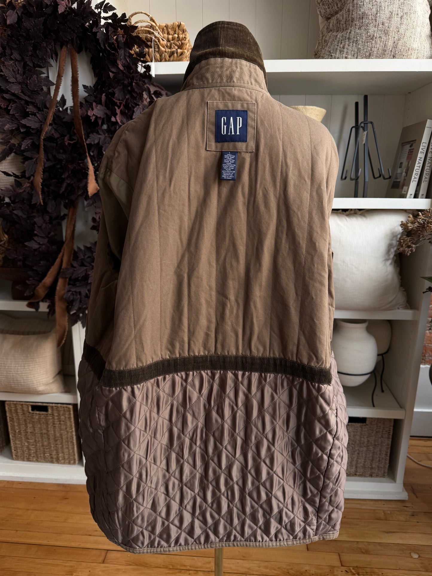00s Gap brown chore coat with corduroy collar. Fits M-XL
