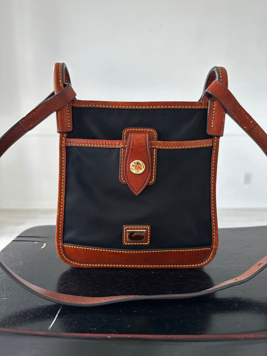 Dooney and Bourke Wayfair letter carrier bag