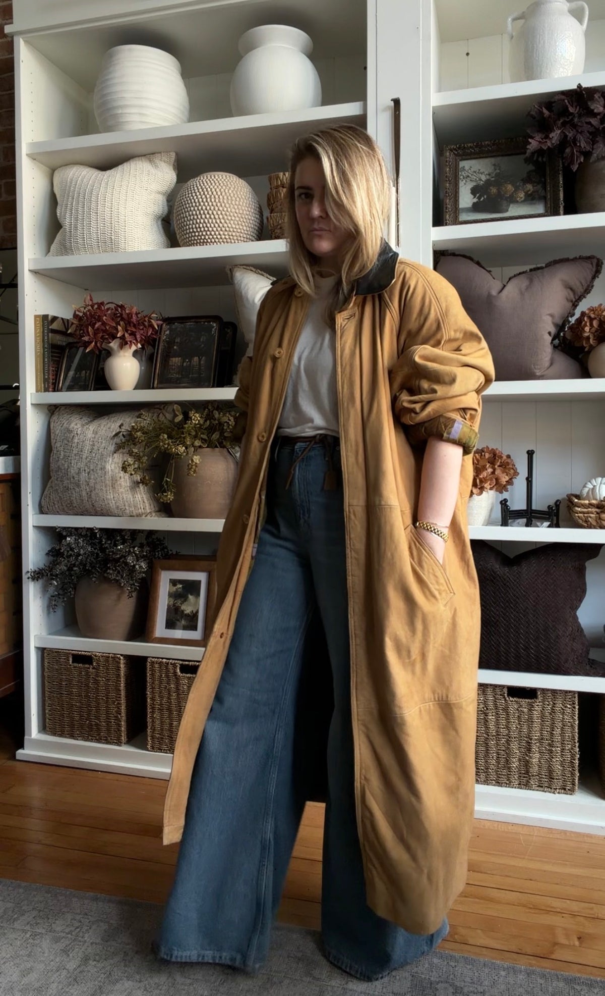 Vintage nubuck trench with black leather collar. Fits M-XL