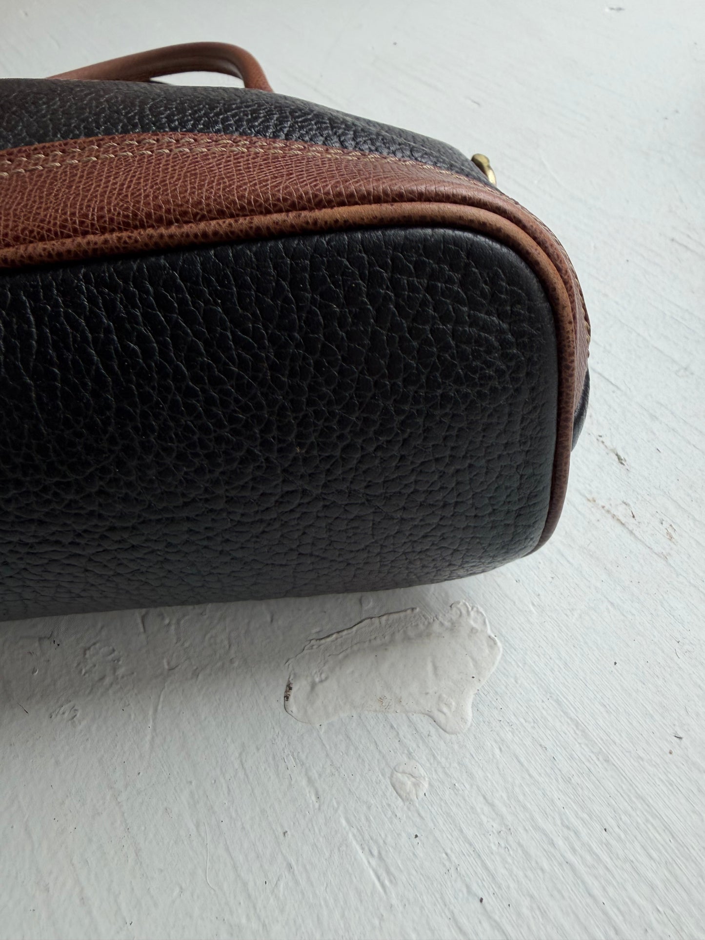 90s Liz Claiborne black and brown pebbled leather handbag