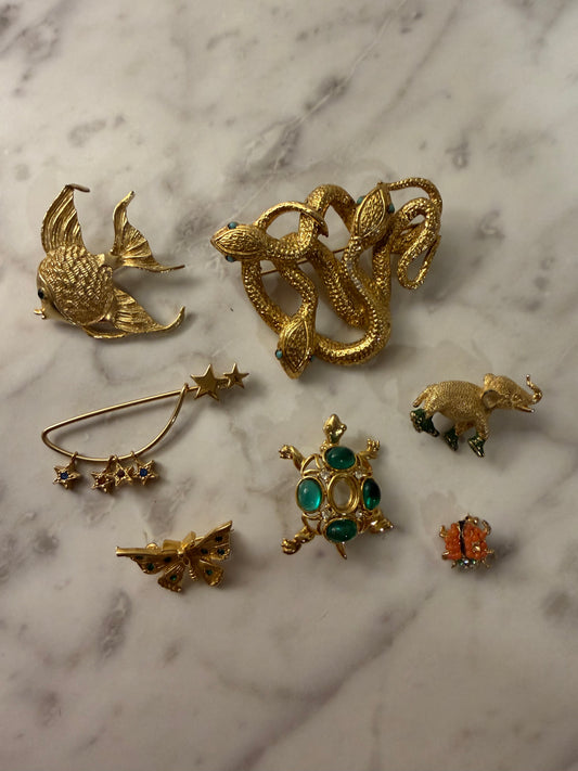 Animal brooch pack