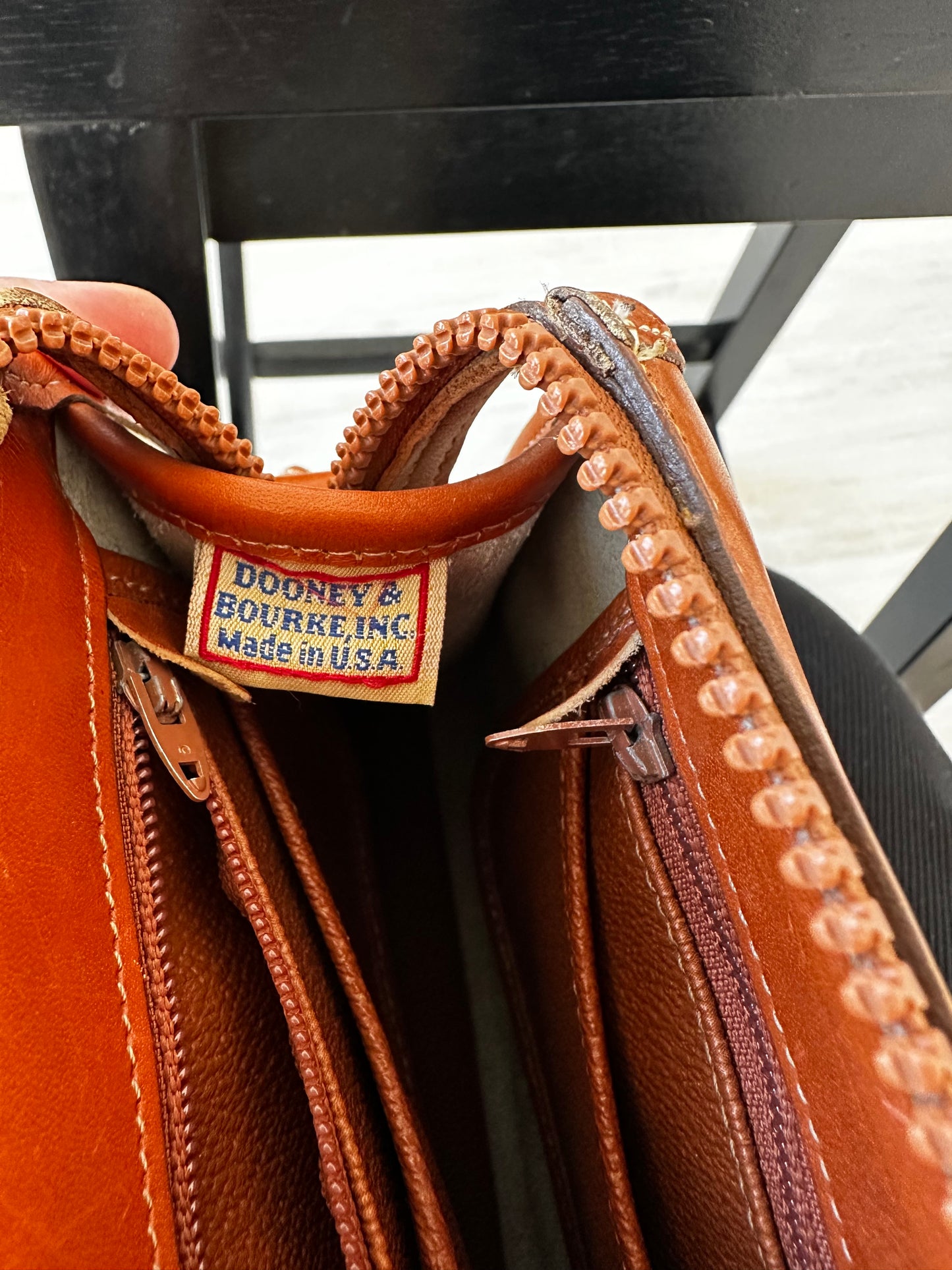 90s Dooney and Bourke zip top crossbody in cream