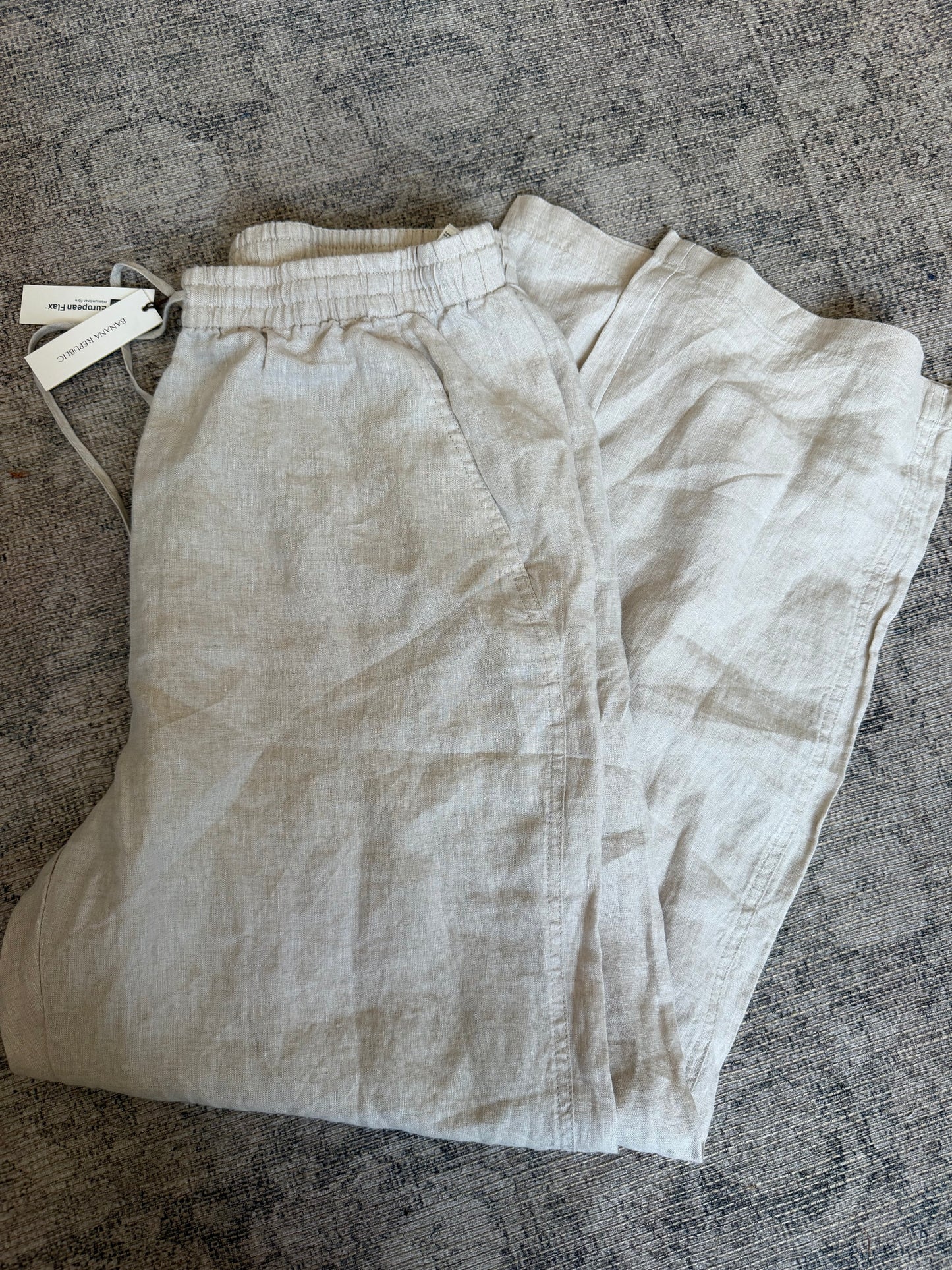 Banana Republic Getaway Straight leg pull on pant in linen natural. Size M Tall. NWT